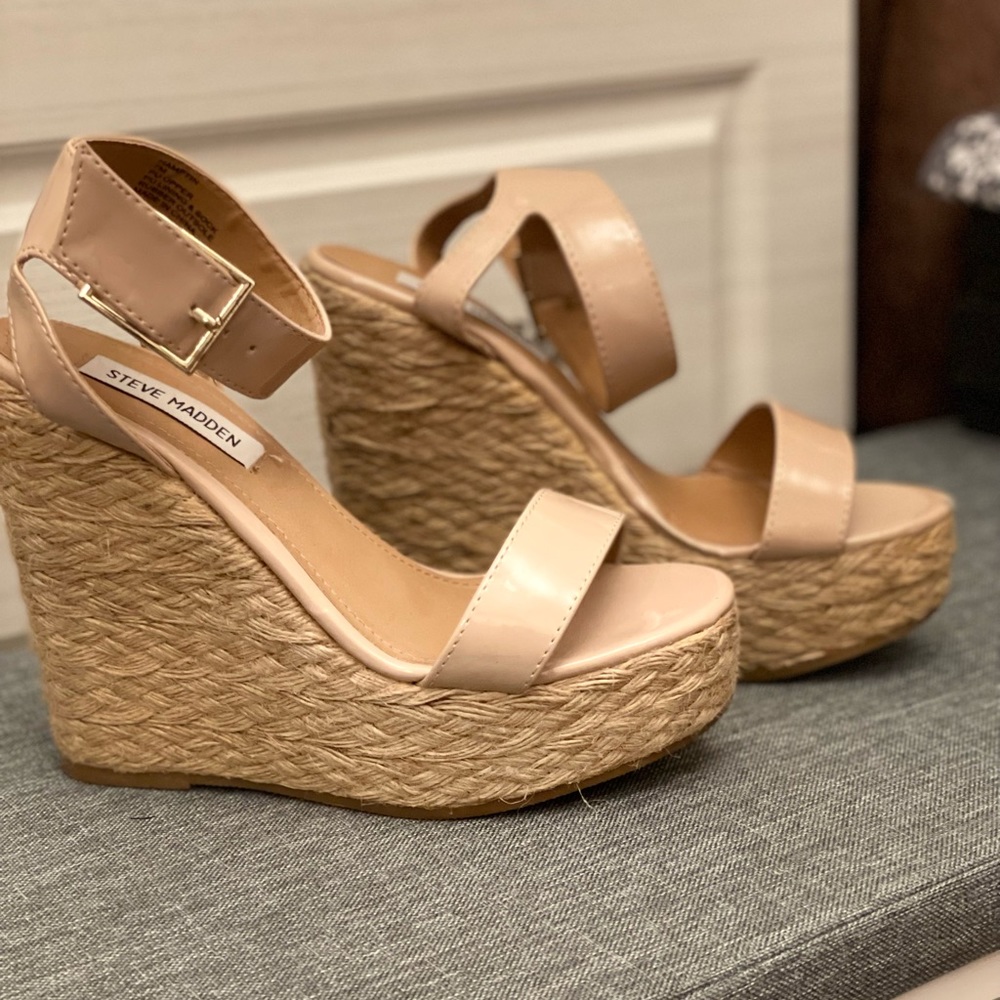Steve Madden patent leather weave wedge sandels